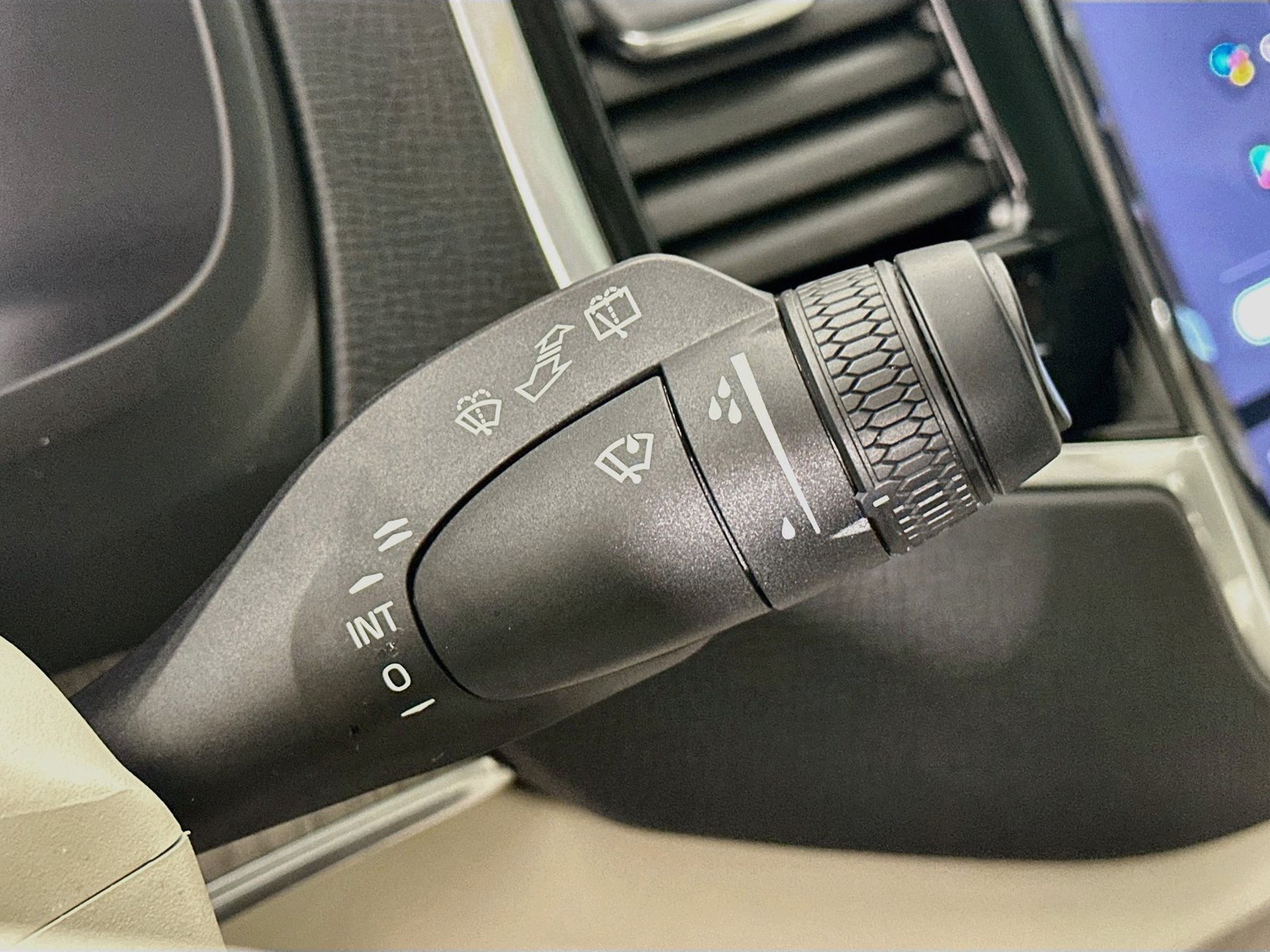 Certified 2024 Volvo XC90 B6 Plus AWD/4WD image 21