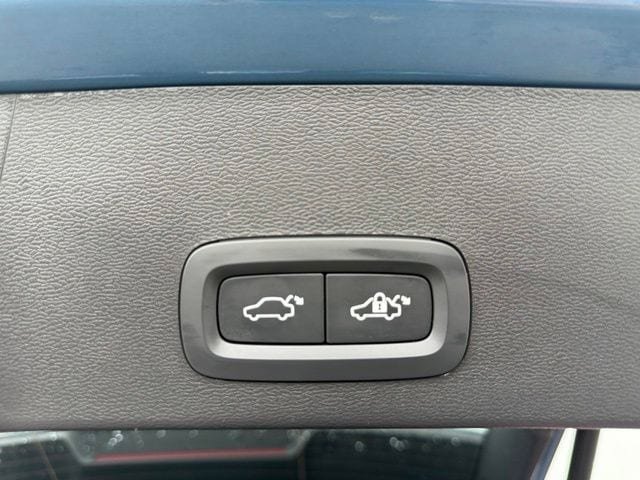 Used 2024 Volvo XC40 B5 Core AWD/4WD image 23