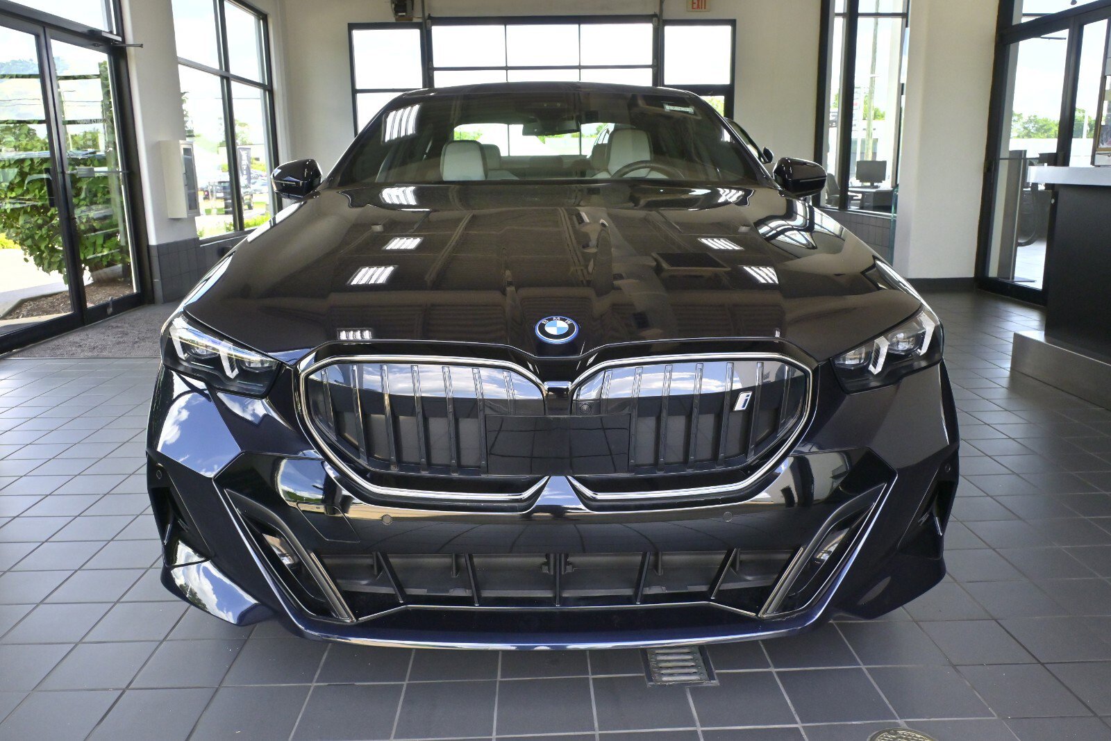 New 2024 BMW i5 eDrive40i w/ Executive Package image 8
