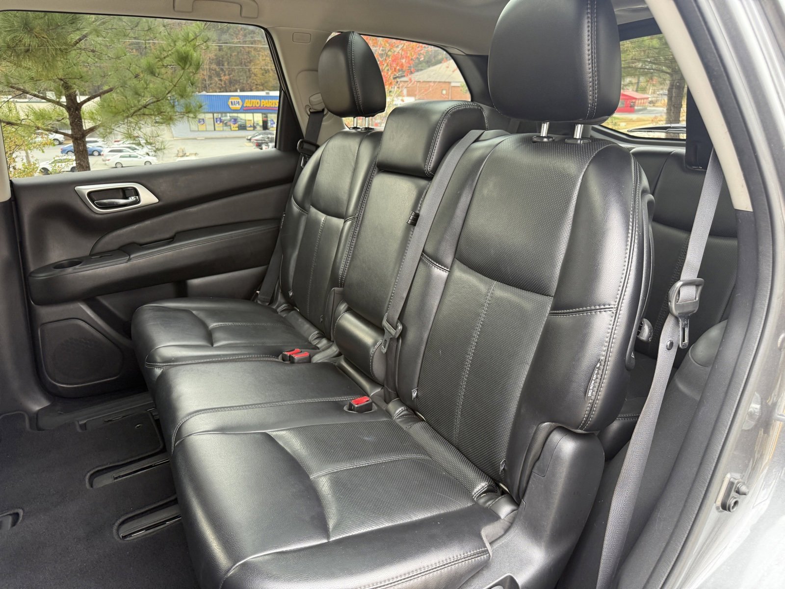 Used 2018 Nissan Pathfinder Platinum image 39