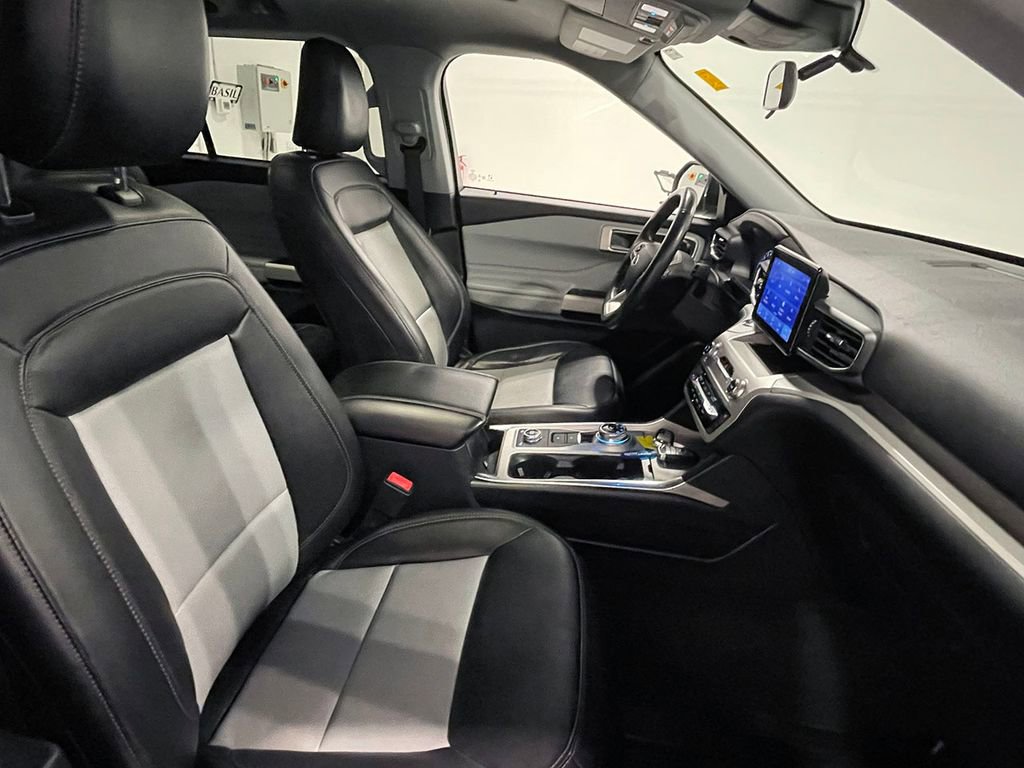 Used 2022 Ford Explorer XLT w/ Equipment Group 202A image 28