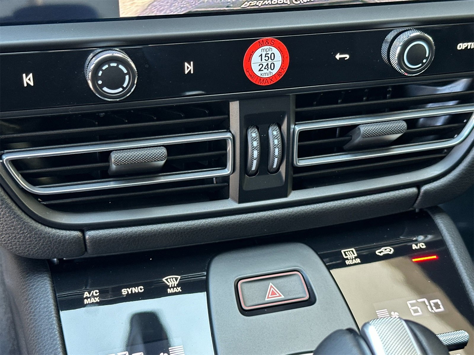 Used 2025 Porsche Macan image 24