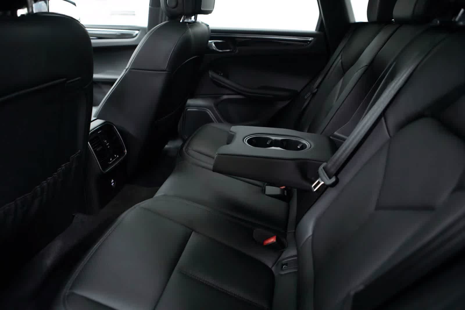 Certified 2026 Porsche Macan AWD/4WD image 35