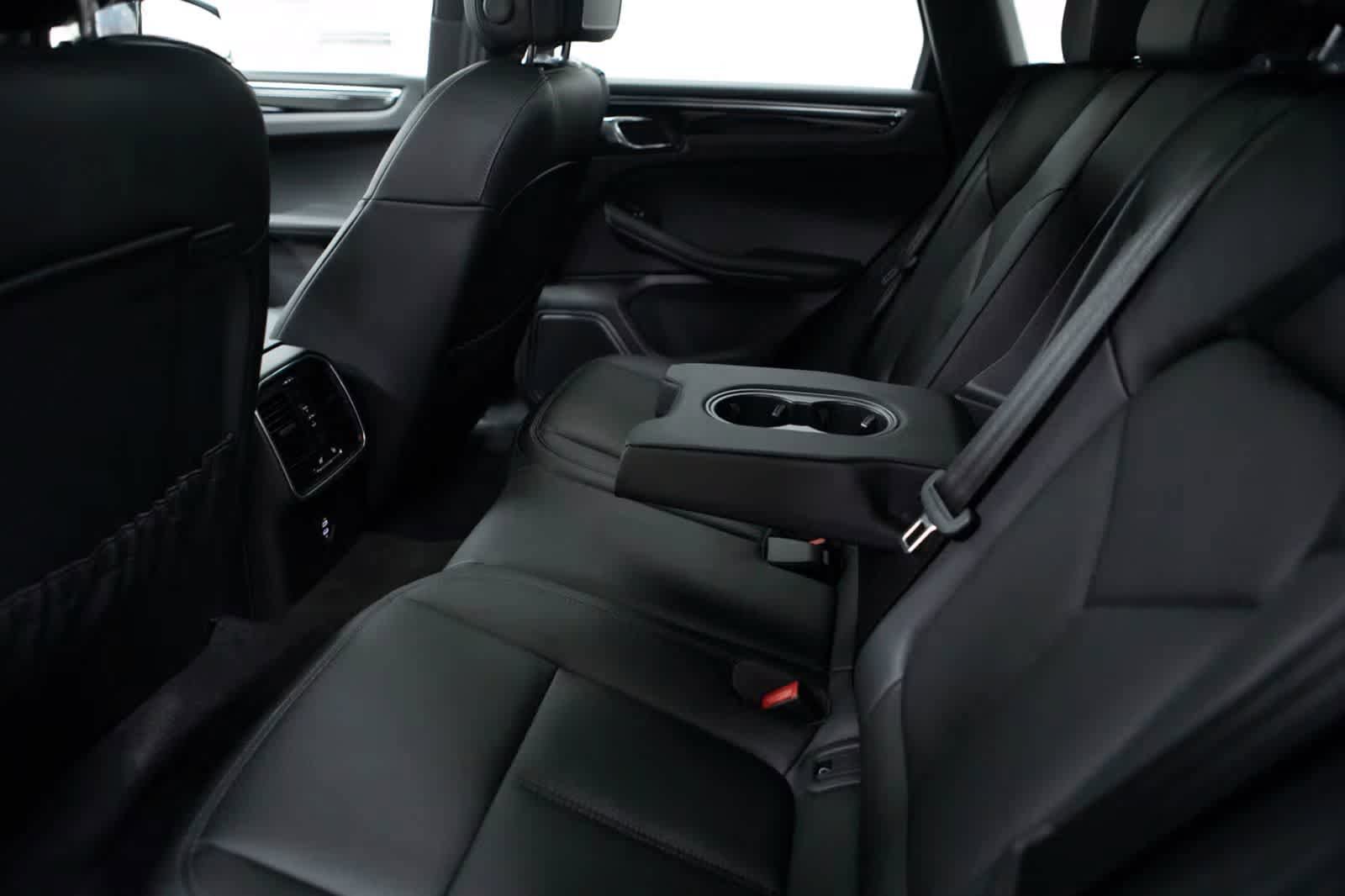 Certified 2026 Porsche Macan AWD/4WD image 35