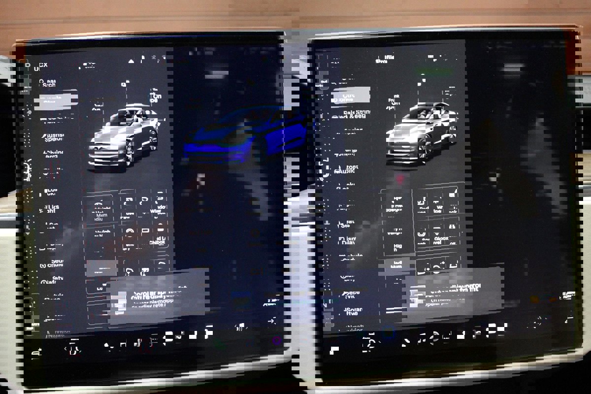 Used 2022 Tesla Model S AWD image 35