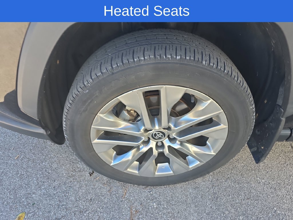 Used 2021 Toyota RAV4 XLE Premium AWD/4WD image 12