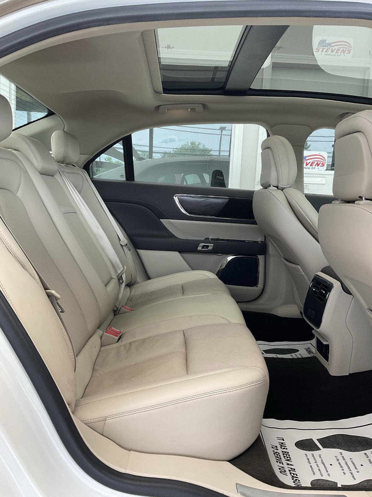 Used 2019 Lincoln Continental Select w/ Continental Climate Package AWD/4WD image 18