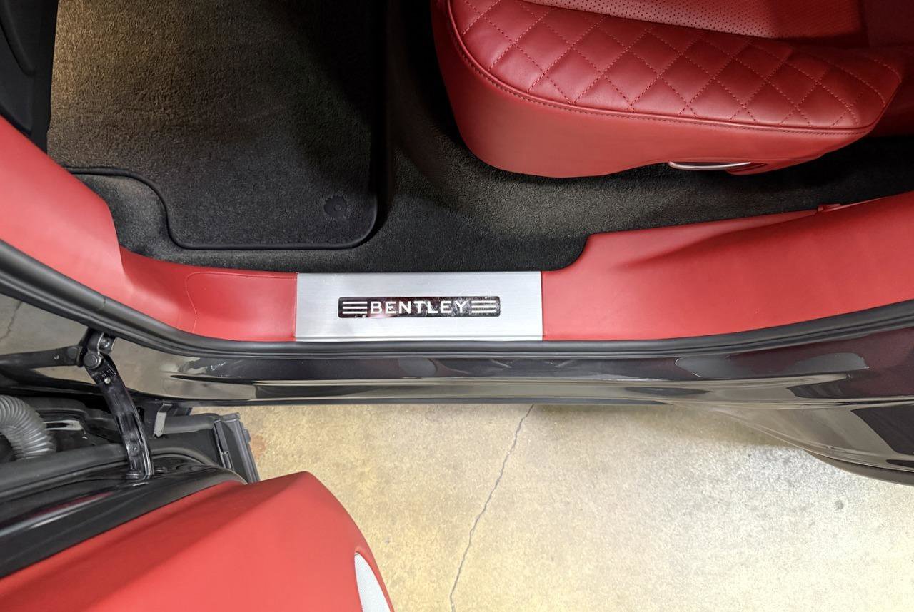 Used 2018 Bentley Bentayga image 68