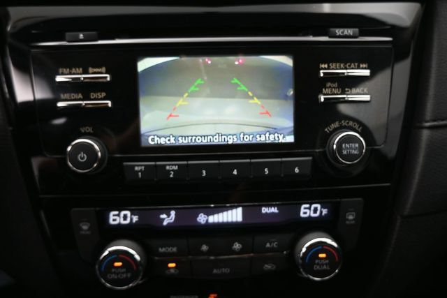Used 2017 Nissan Rogue SV AWD/4WD image 4