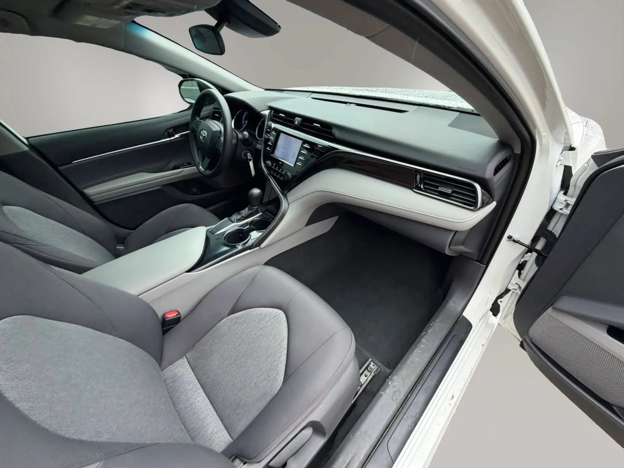 Used 2020 Toyota Camry LE FWD image 10