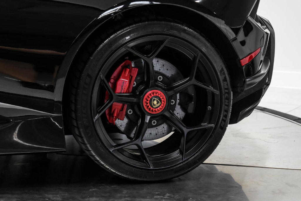 Used 2018 Lamborghini Huracan Performante AWD/4WD image 58