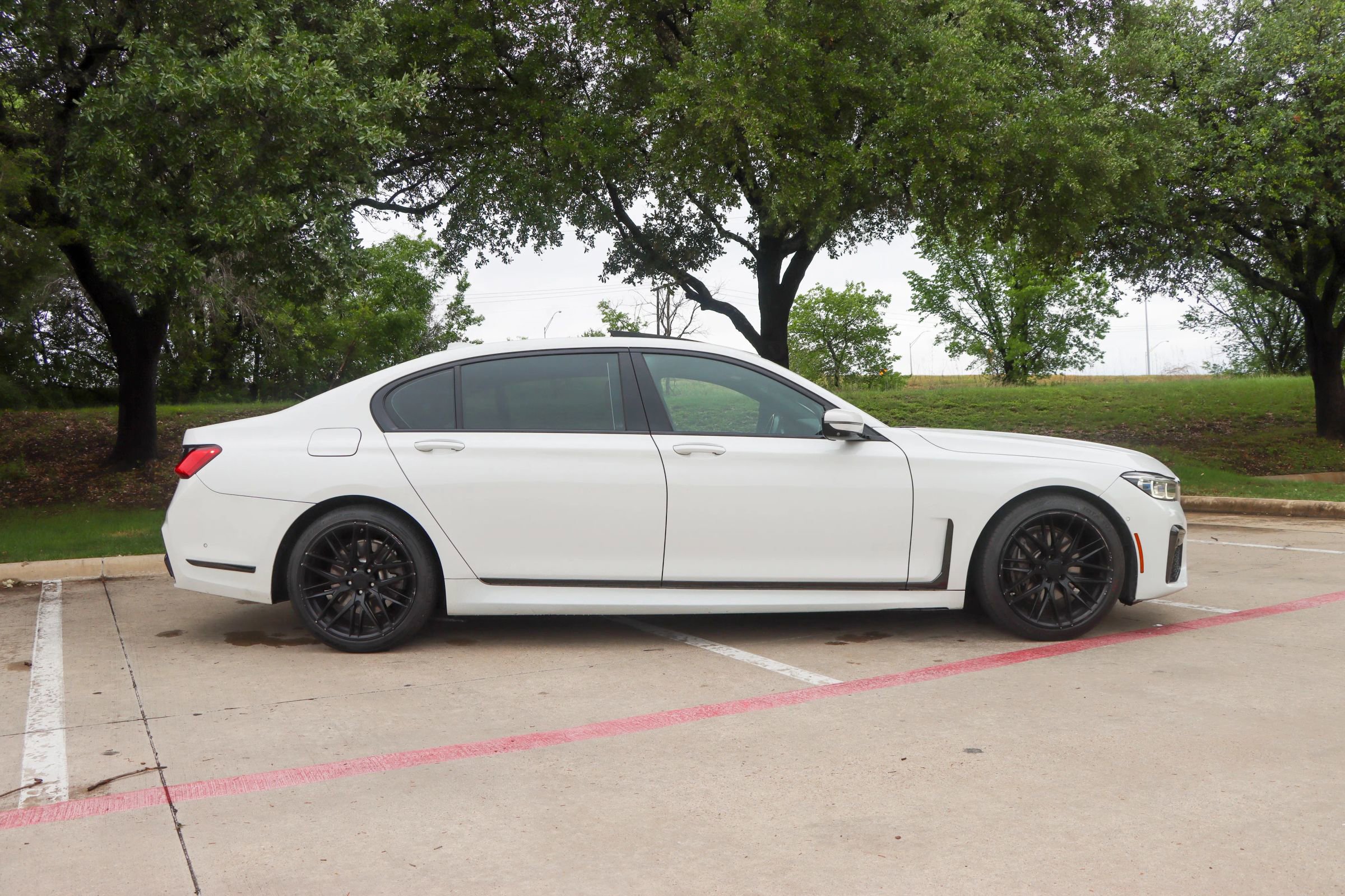 Used 2020 BMW 740i w/ M Sport Package RWD image 8