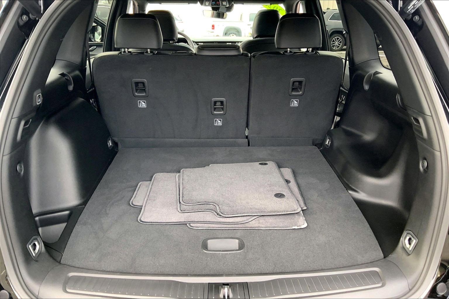 Certified 2025 Jeep Grand Cherokee Altitude image 31