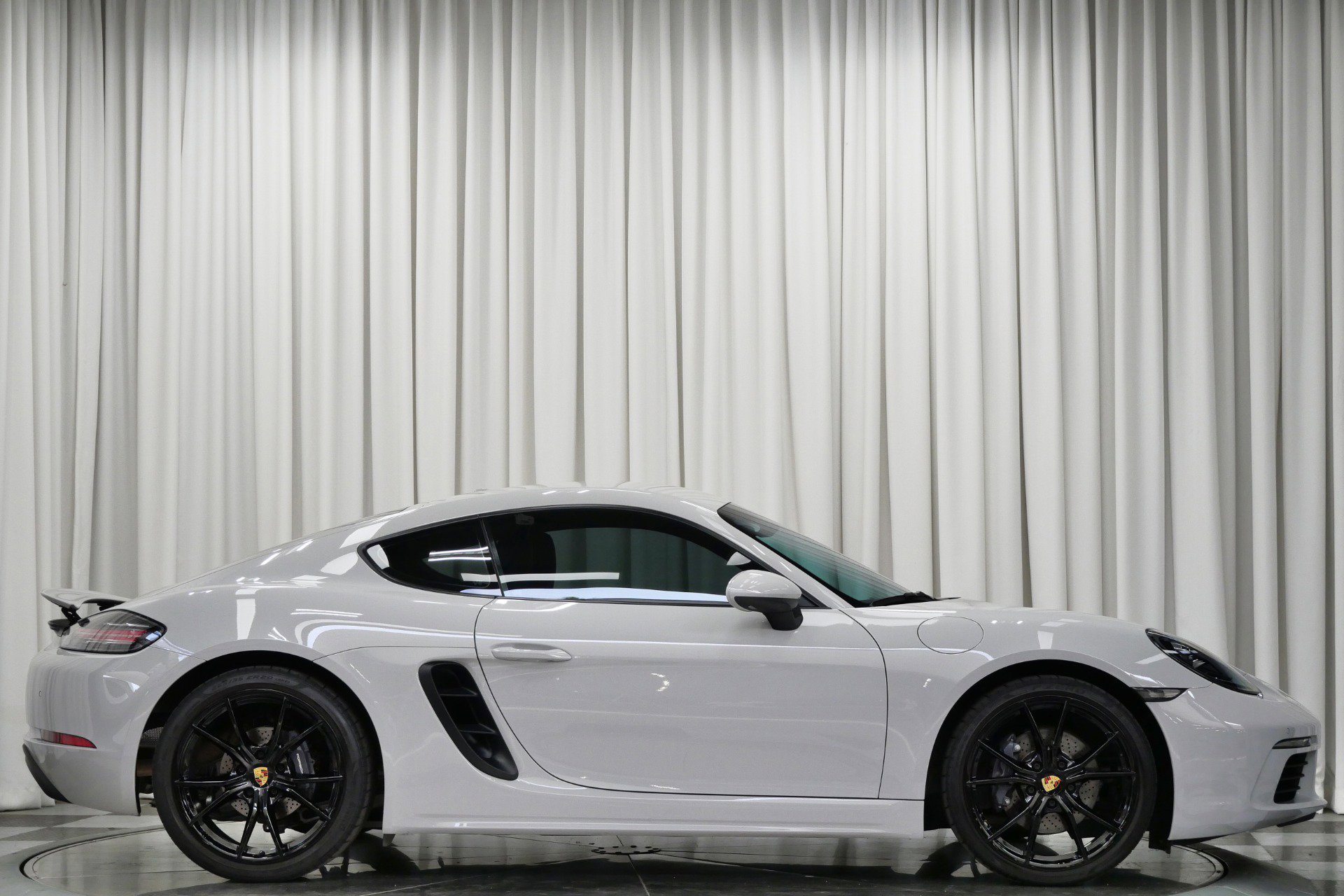 Used 2024 Porsche 718 Cayman image 2