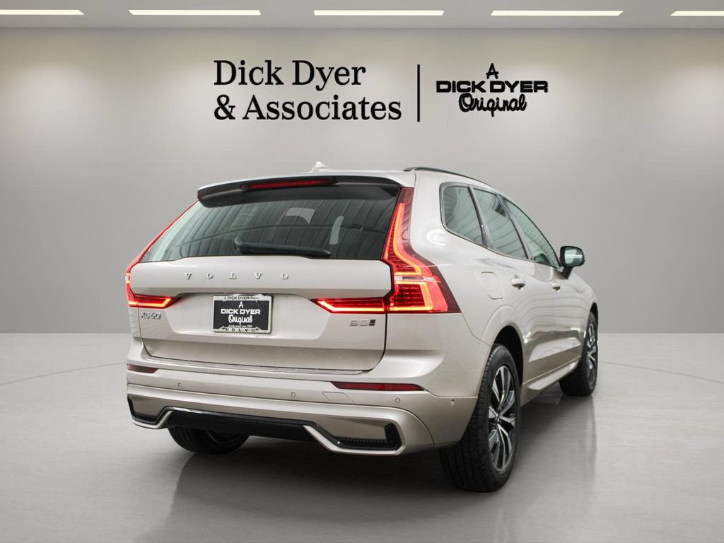 Used 2025 Volvo XC60 B5 Plus w/ Protection Package Premier AWD/4WD image 11