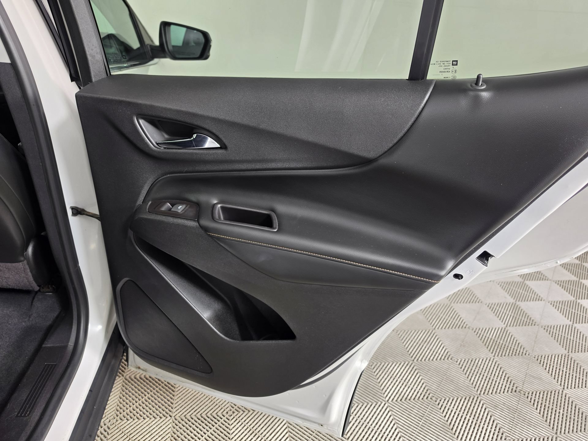 Used 2018 Chevrolet Equinox Premier FWD image 44