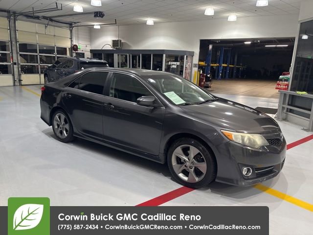 Used 2014 Toyota Camry SE w/ Moonroof Package image 9