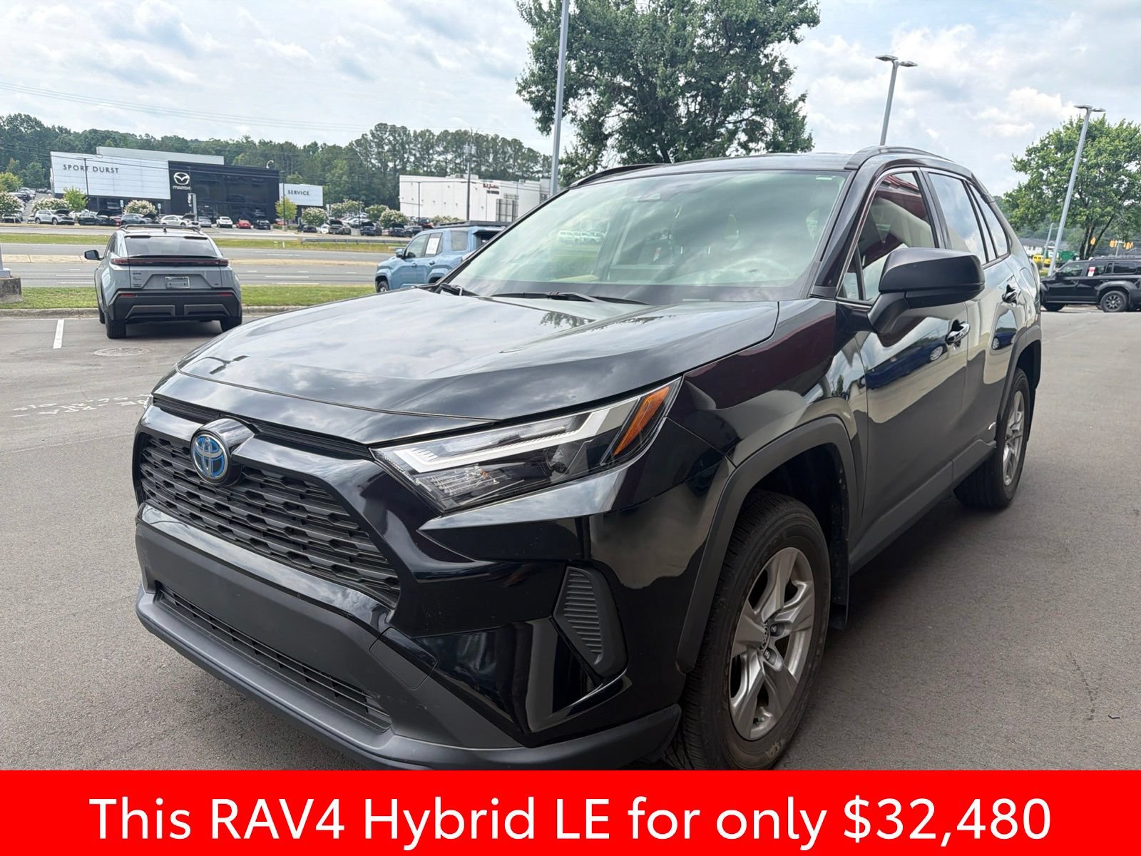 Used 2023 Toyota RAV4 LE AWD/4WD image 3