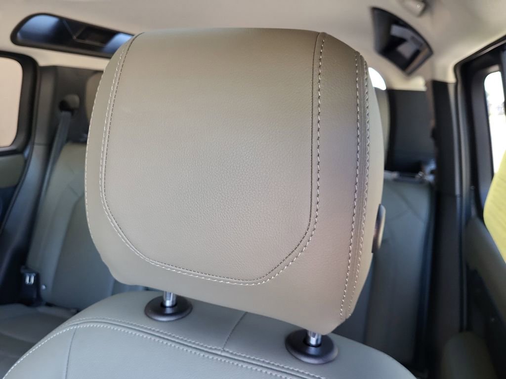 Used 2024 Land Rover Defender 110 S image 14