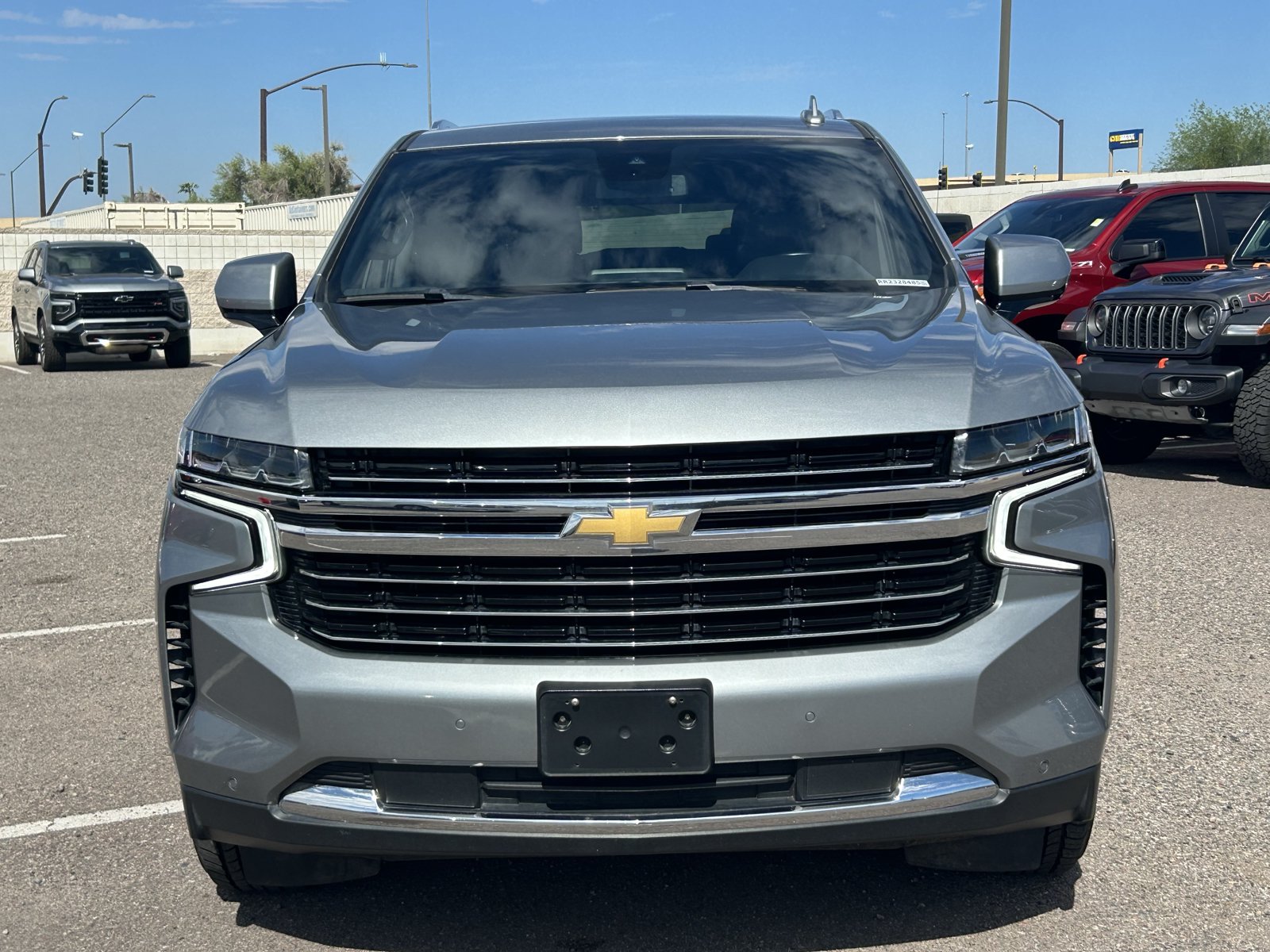 Used 2024 Chevrolet Suburban LT RWD image 8