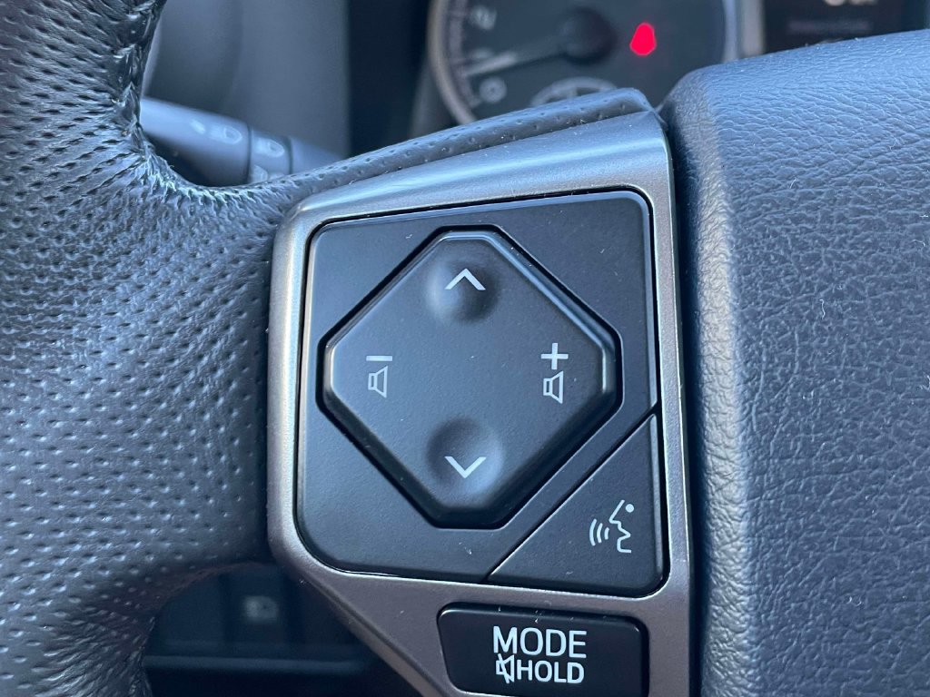 Used 2018 Toyota Tacoma SR5 RWD image 30