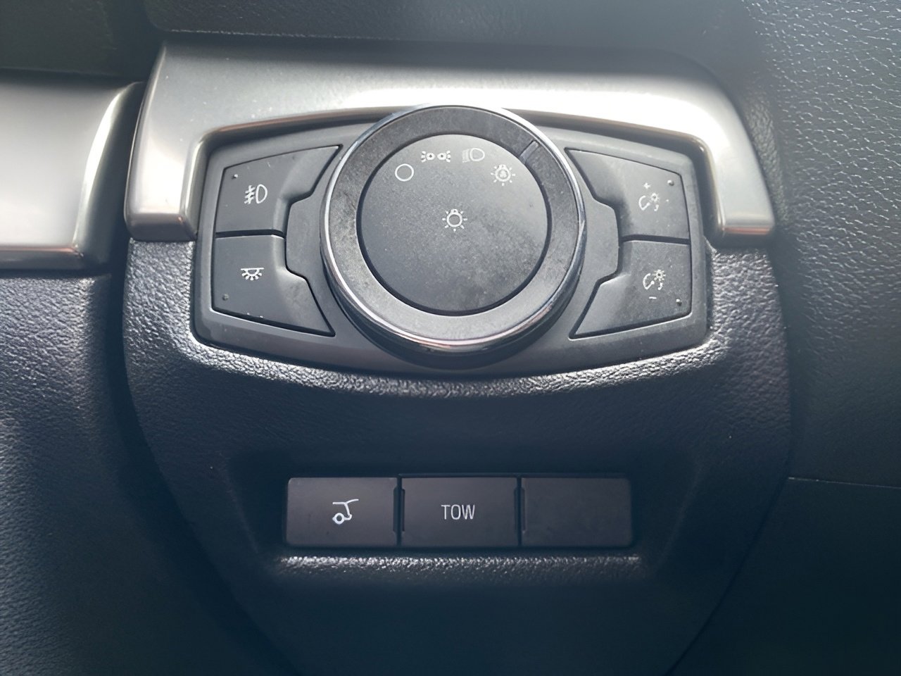 Certified 2018 Ford Explorer XLT w/ Equipment Group 202A image 18