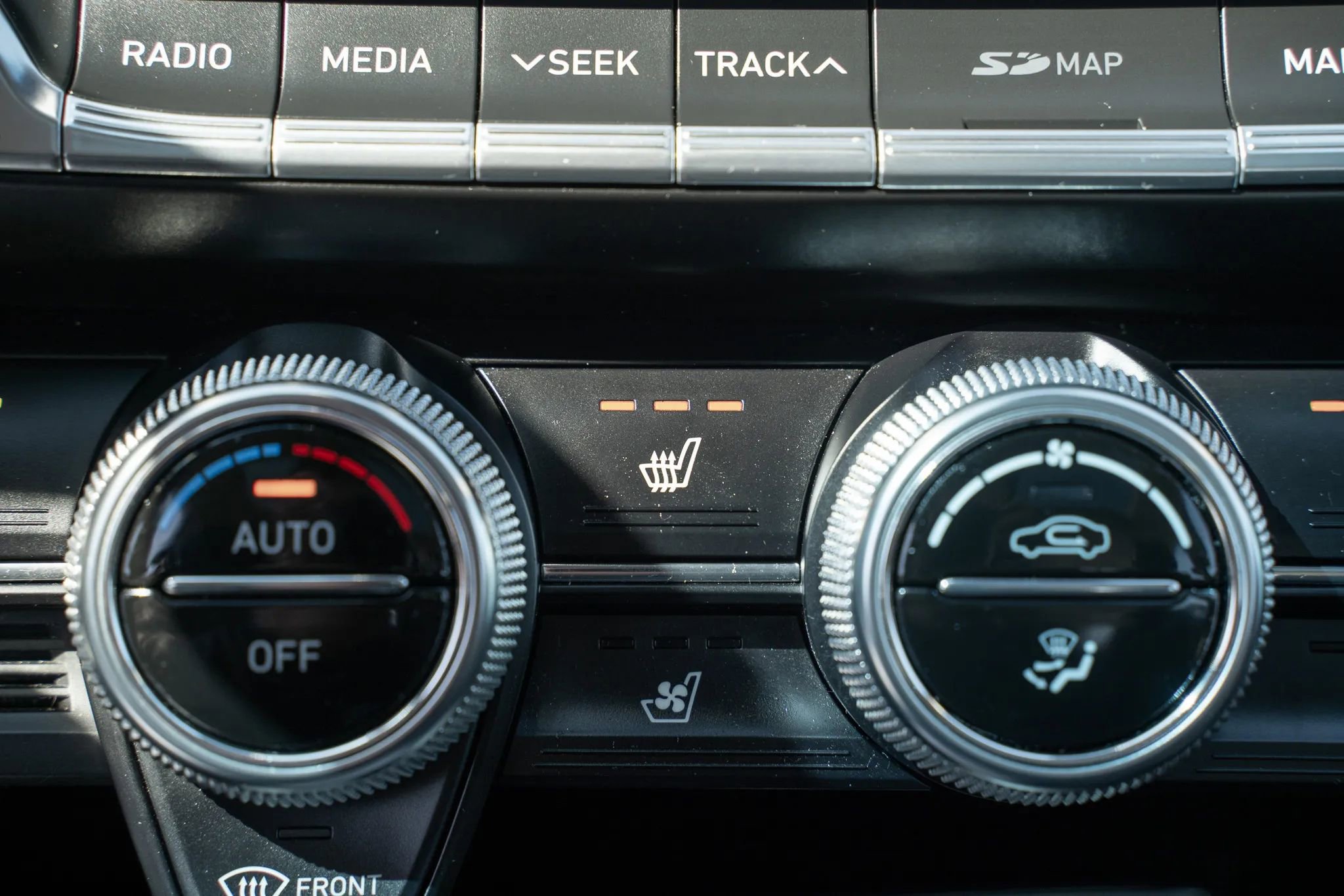 Used 2019 Genesis G70 2.0T Advanced w/ Dynamic Package image 31