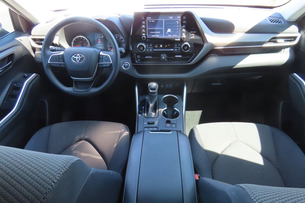 Certified 2022 Toyota Highlander L image 13