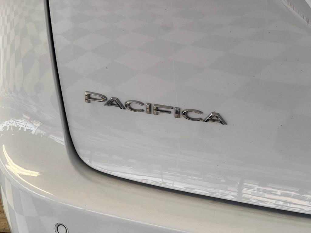 Used 2022 Chrysler Pacifica Touring-L image 46