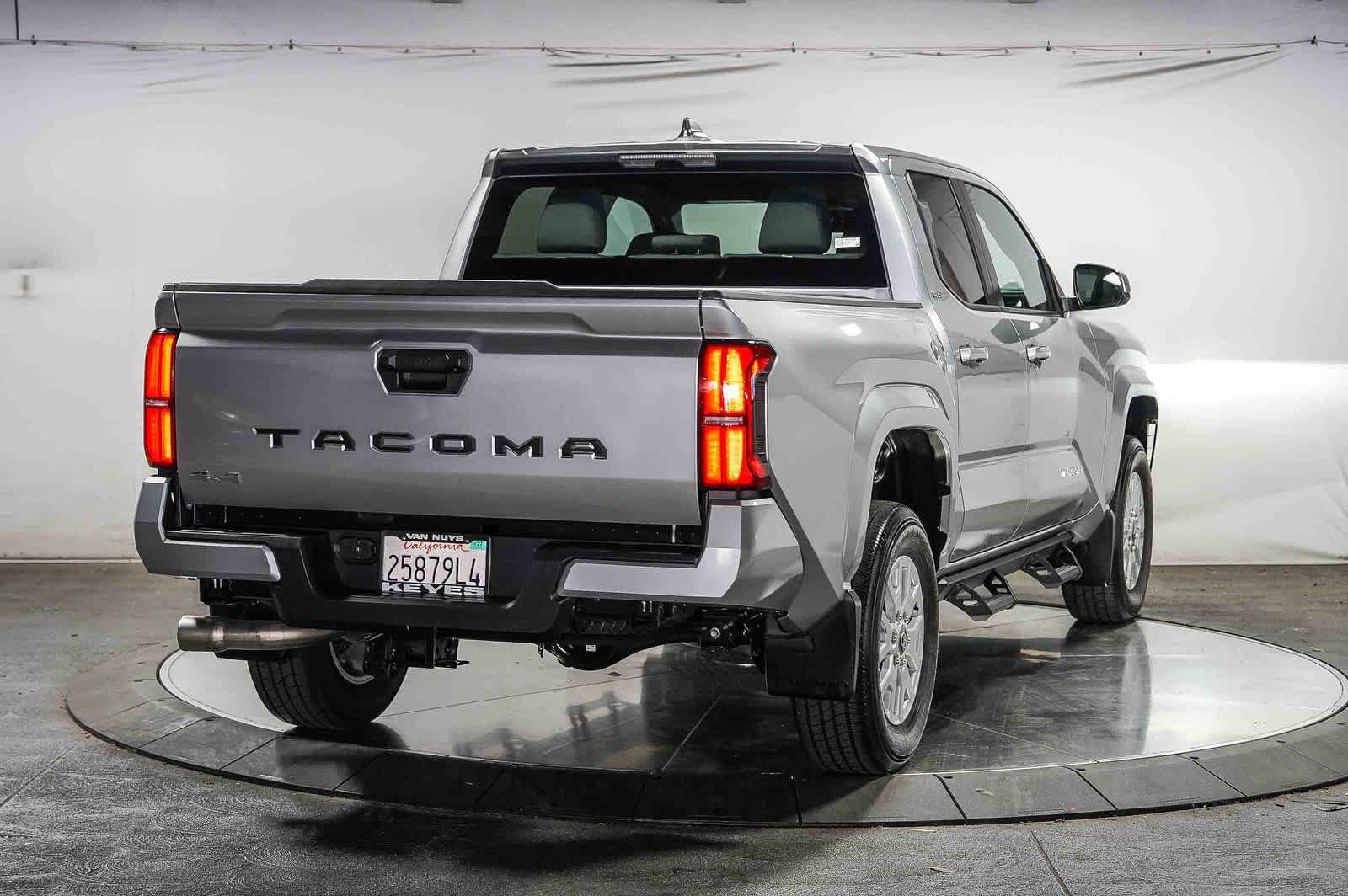 Certified 2026 Toyota Tacoma SR5 AWD/4WD image 5