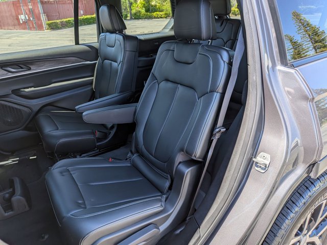 Used 2025 Jeep Grand Cherokee L Limited AWD/4WD image 18