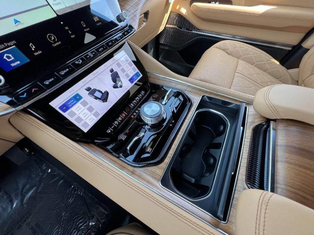 New 2023 Jeep Grand Wagoneer Series III AWD/4WD image 40