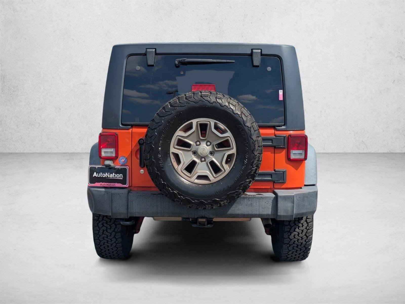 Used 2015 Jeep Wrangler Unlimited Rubicon w/ Connectivity Group AWD/4WD image 7