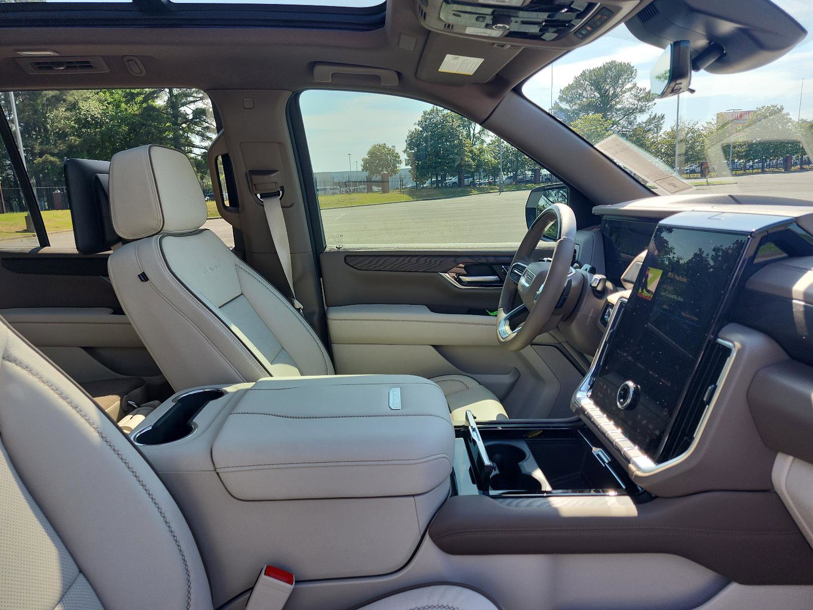 New 2026 GMC Yukon Denali w/ Denali Reserve Package AWD/4WD image 7