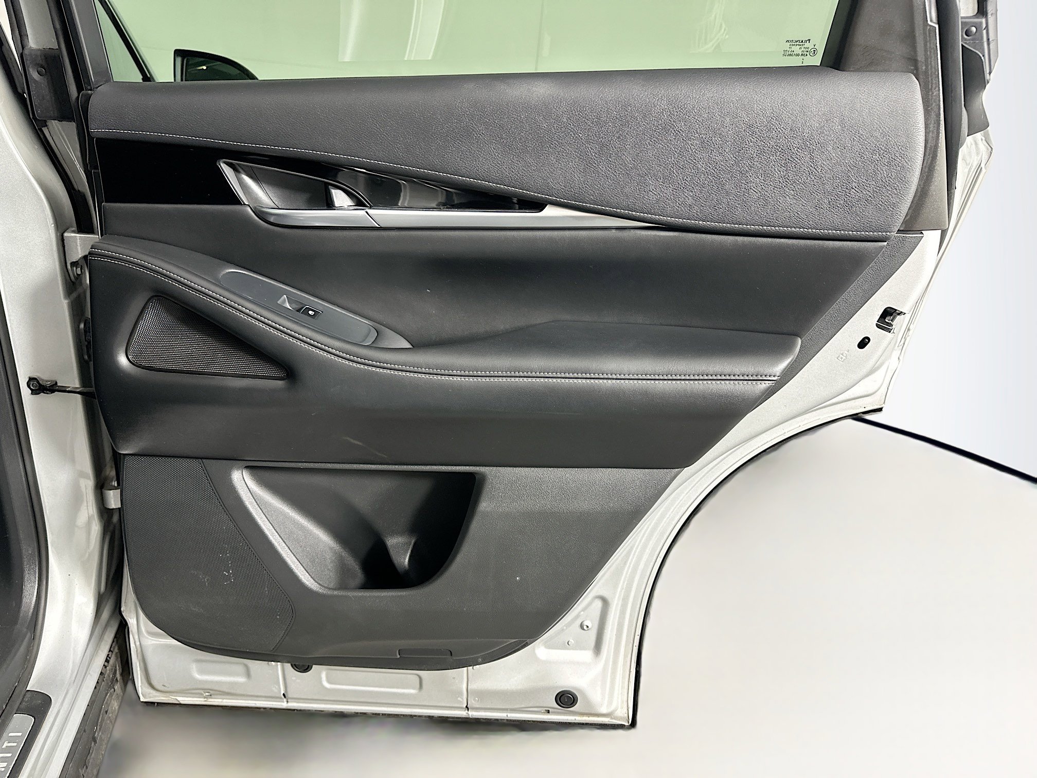 Used 2023 INFINITI QX60 Pure image 32