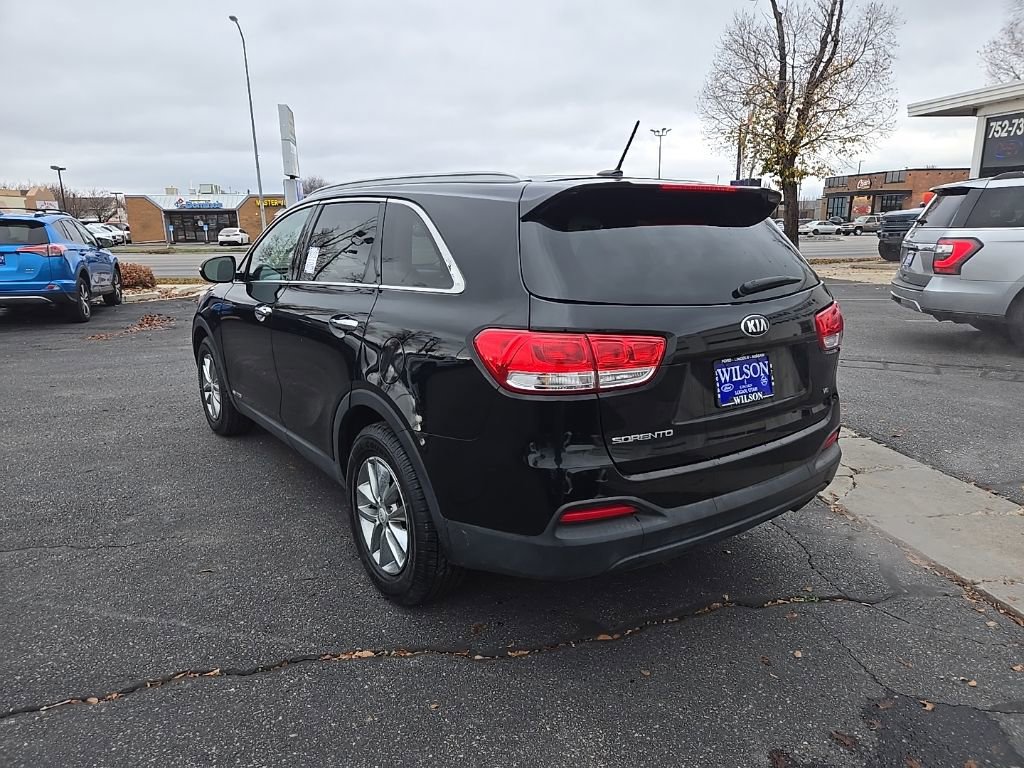Used 2017 Kia Sorento LX image 8