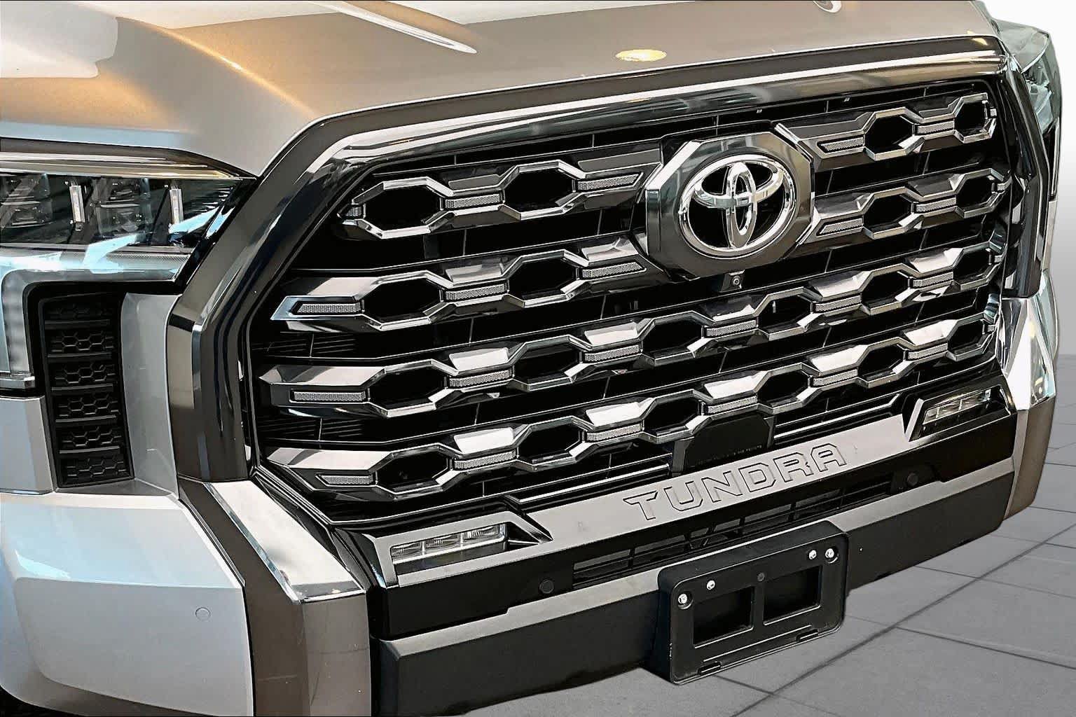 Used 2024 Toyota Tundra Platinum AWD/4WD image 32