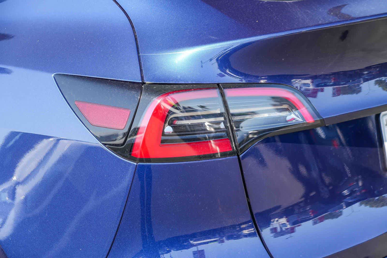 Used 2023 Tesla Model Y 2WD image 9
