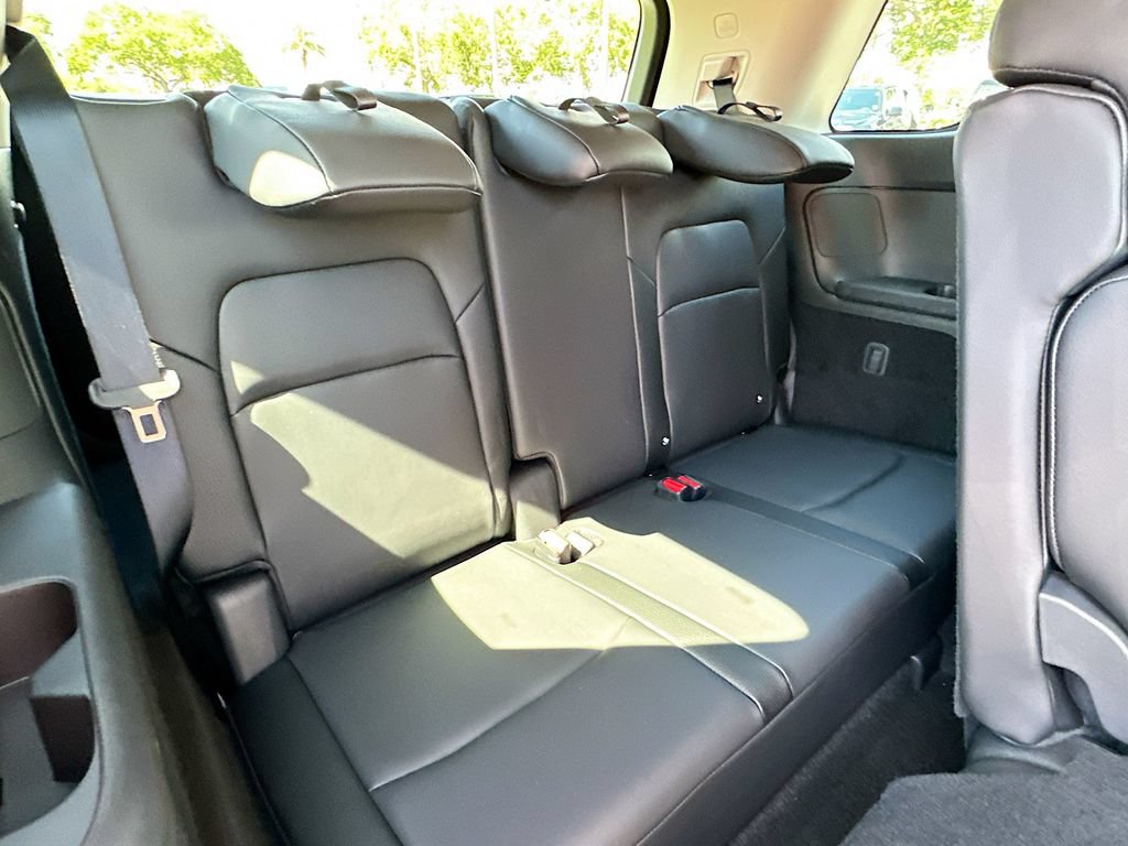 Used 2025 Nissan Pathfinder SL FWD image 26