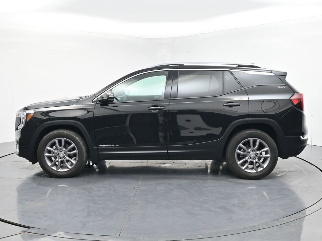 Certified 2024 GMC Terrain SLT w/ Infotainment Package II image 3