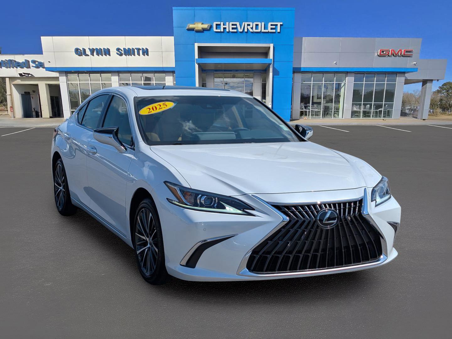 Used 2025 Lexus ES 300h F Sport image 3
