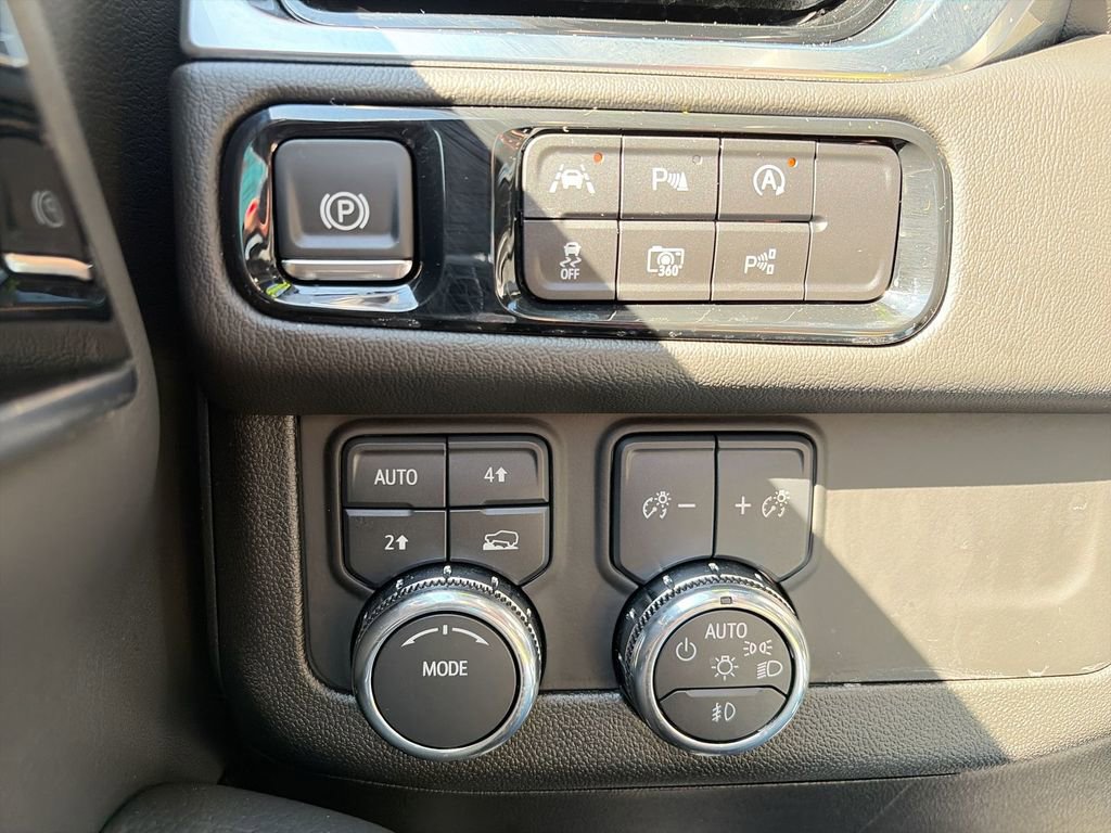 Certified 2025 GMC Yukon Denali image 18