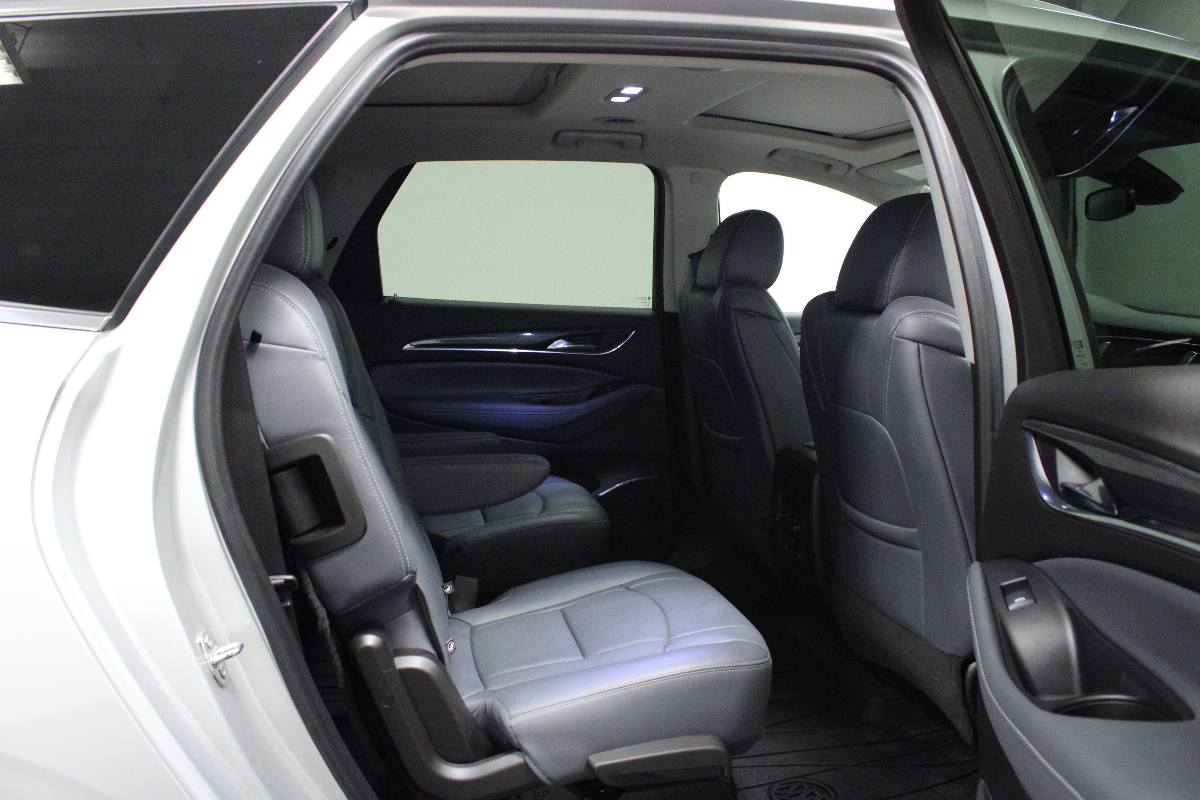 Used 2021 Buick Enclave Premium w/ Sun and Sites Package image 16