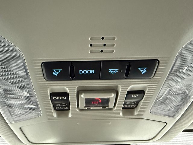 Used 2022 Toyota RAV4 XLE Premium image 22