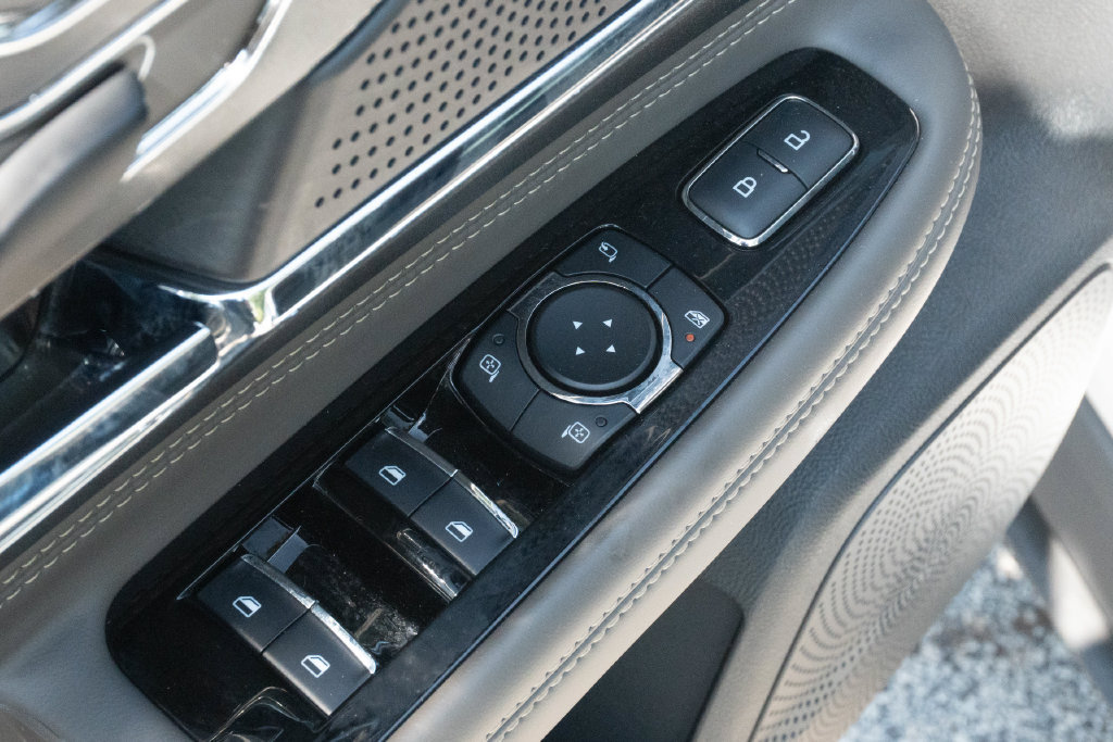 Used 2025 Lincoln Corsair Reserve FWD image 17