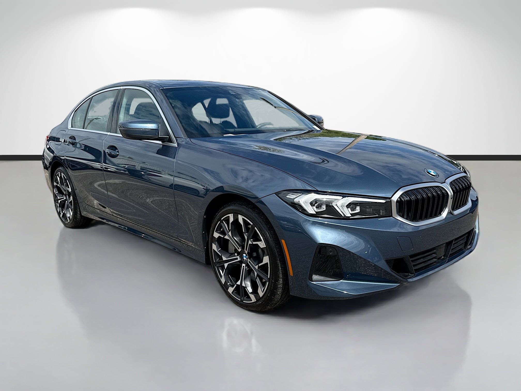 Used 2025 BMW 330i Sedan RWD image 1