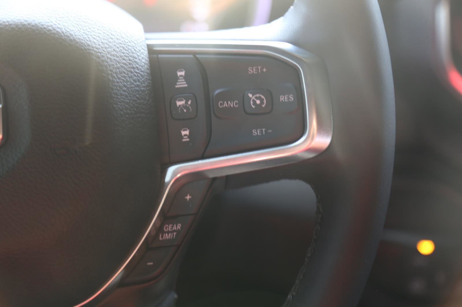 Used 2025 RAM 2500 Laramie AWD/4WD image 11