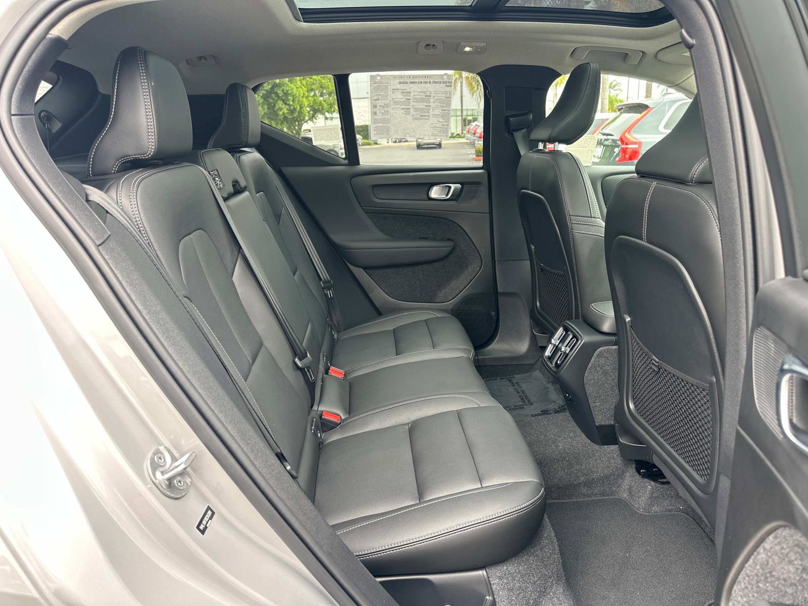 Certified 2024 Volvo XC40 B5 Ultimate w/ Climate Package image 23