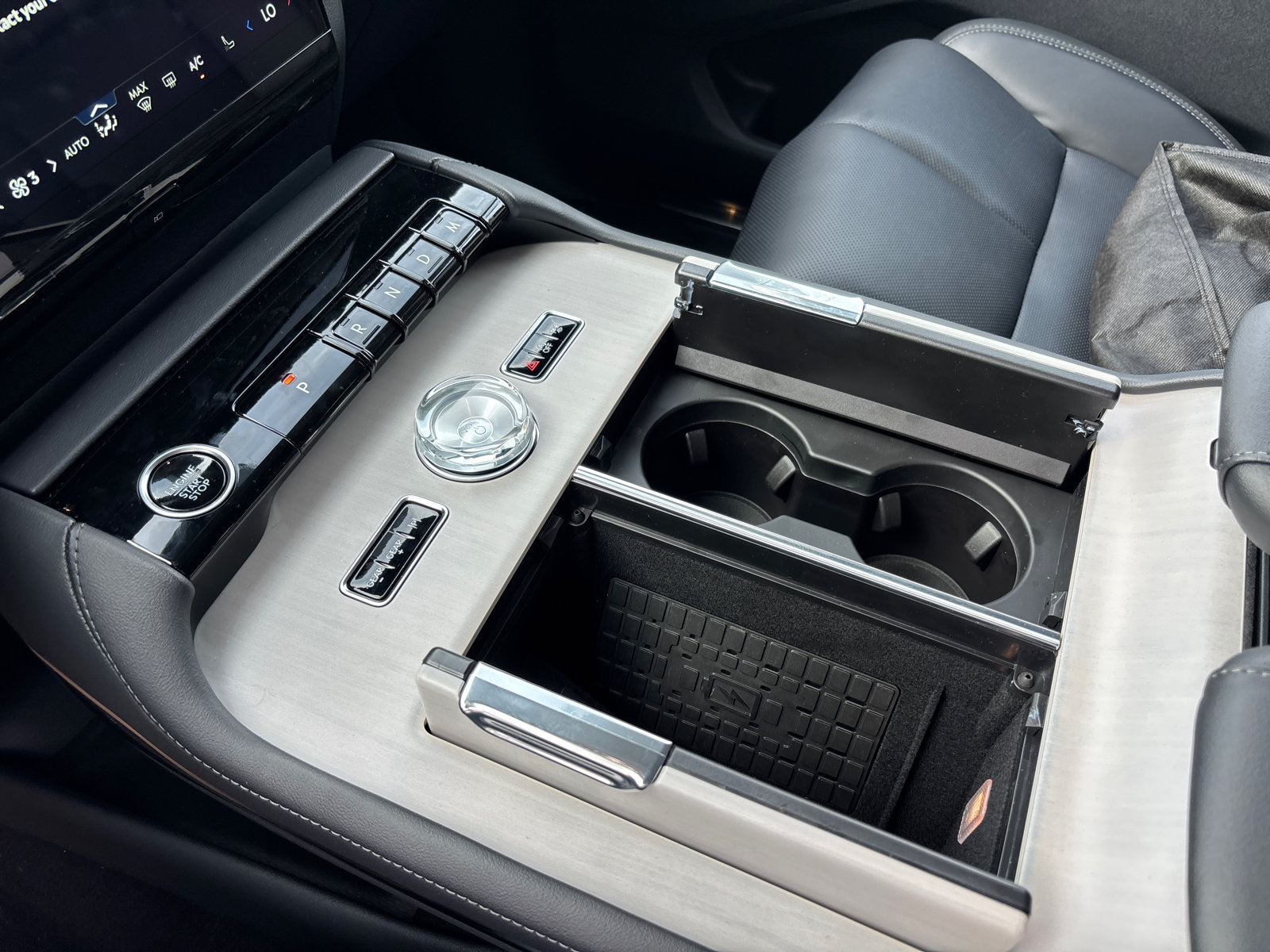 New 2026 Lincoln Navigator Premiere AWD/4WD image 23