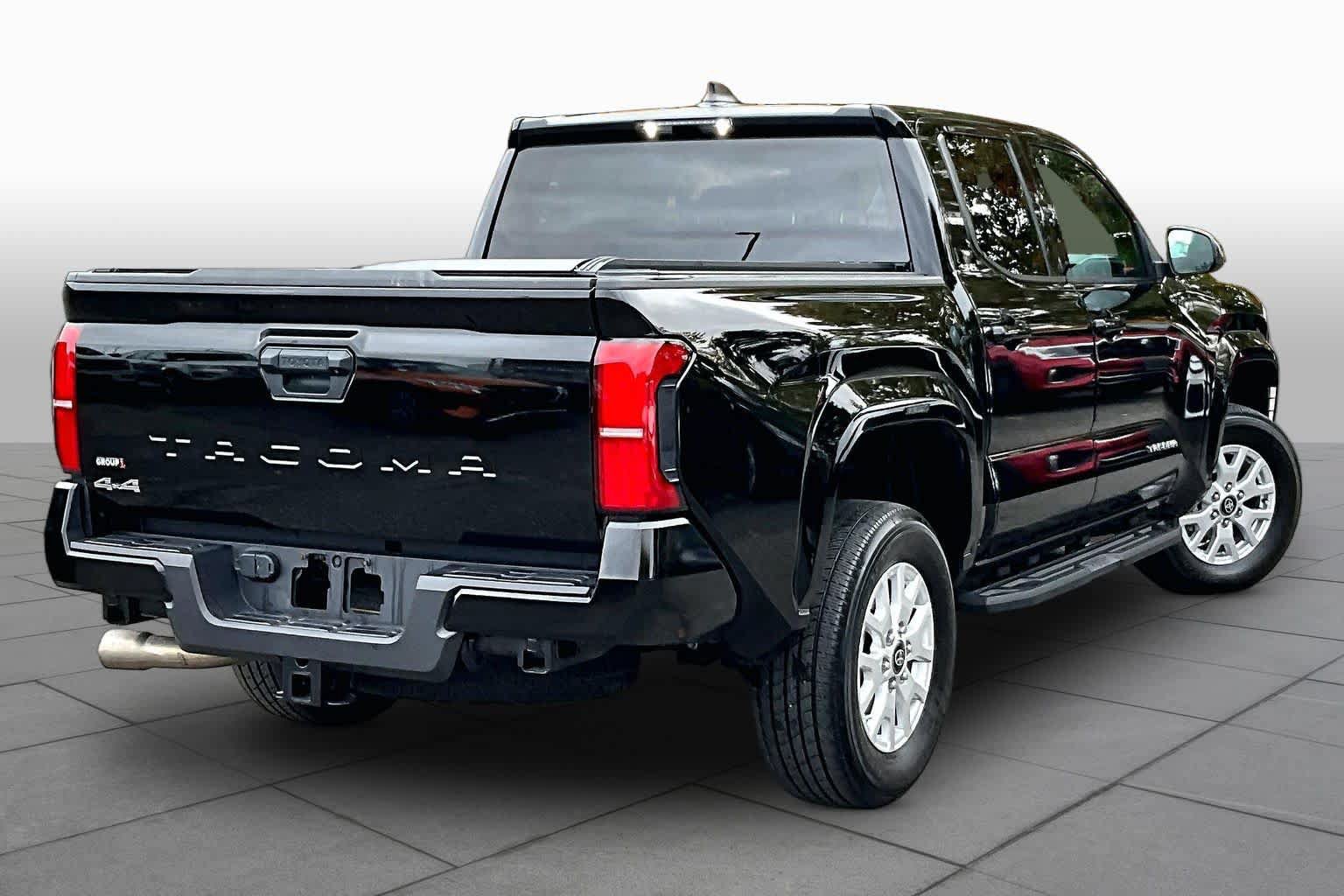 Certified 2025 Toyota Tacoma SR5 AWD/4WD image 13